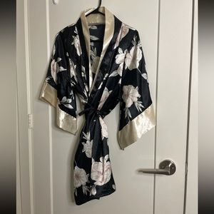 Floral Black and Cream Women's Robe